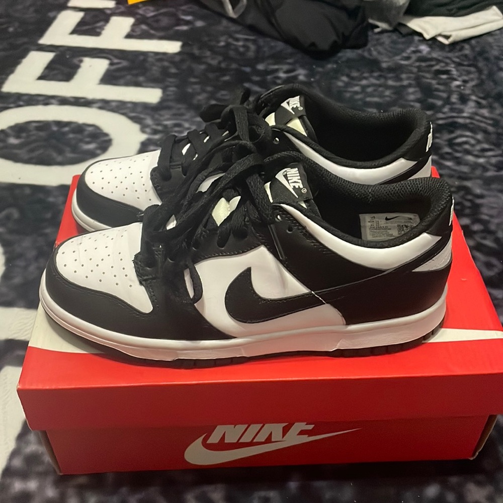 Panda dunks